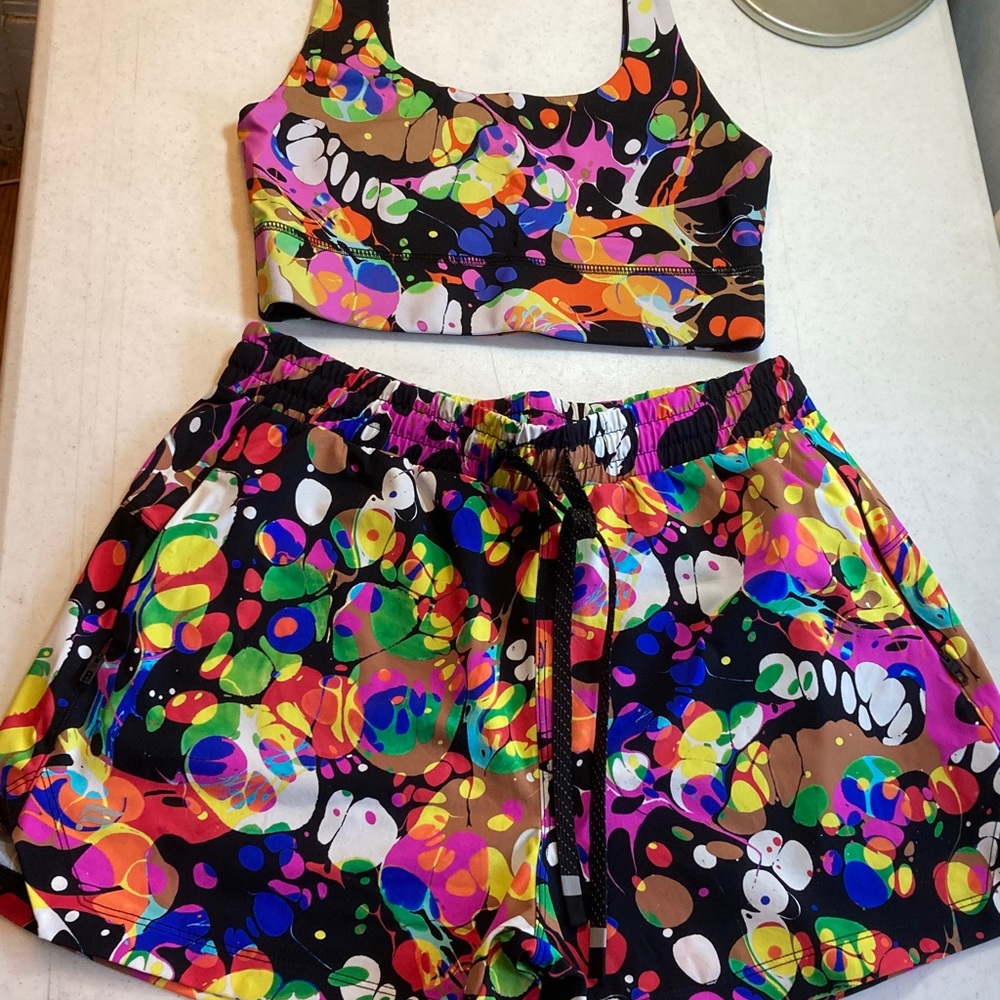 Fabletics 2 pc Colorful Abstract Athletic Set - Picture 1 of 7